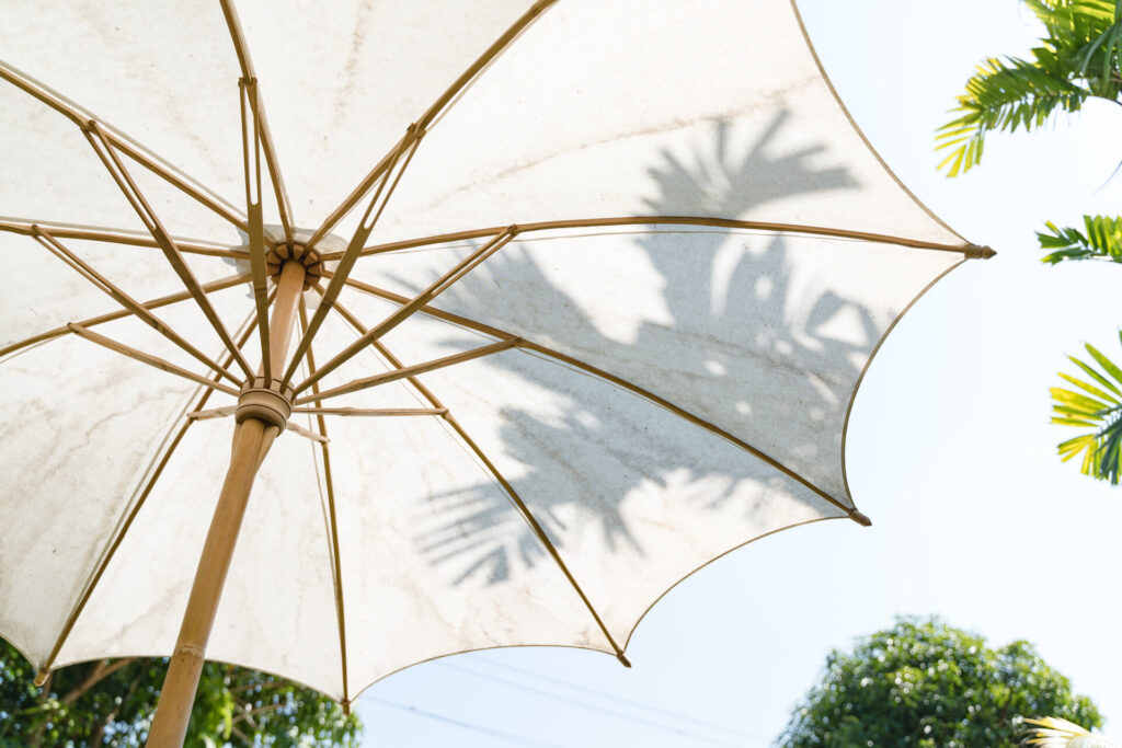 Heiße Sommertage genießen: Vorteile von Sonnenschirmen